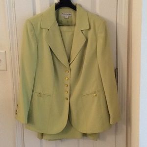 Woman Lime Skirt Suit